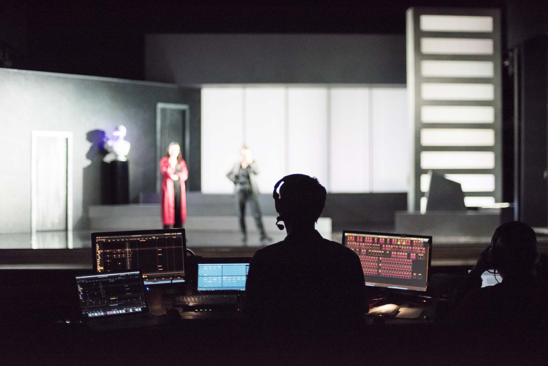 London-Theatre-Photographer-Backstage-Orchestra-and-Portraits-004-Backstage-Opera-Photography-at-Ariadne-auf-Naxos